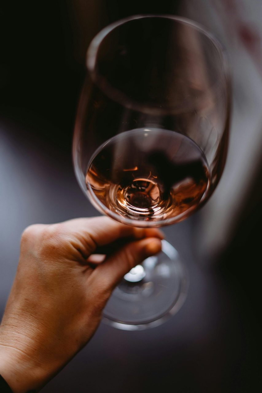 Glas Roséwein im Wirtshaus Ausspann´