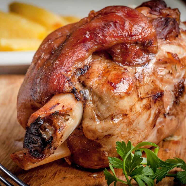 Knusprig gebratene Schweinehaxe zum Vorbestellen im Wirtshaus Ausspann´